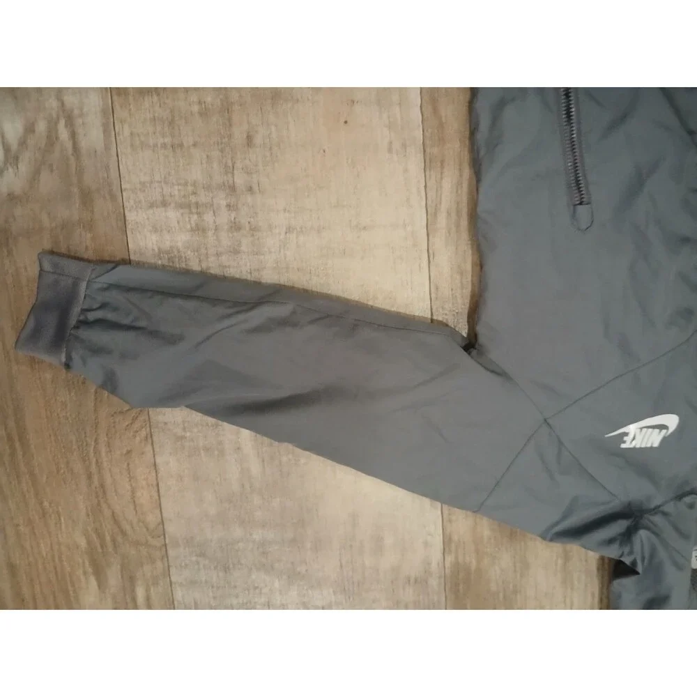Nike Windrunner Boys Gray Hooded Windbreaker Jacket Size M (5-6Y) Mesh Lined
